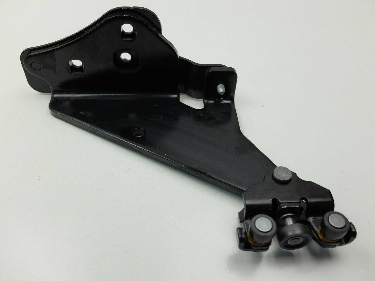 Kangoo 3-III Sol Sürgülü Kapı Alt Makara Komple (2008-2020) 8200497763 -Yerli Üretim