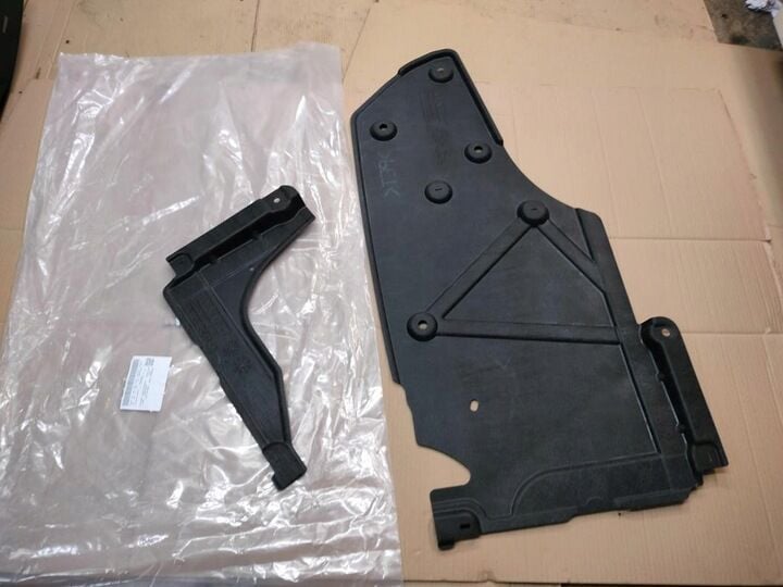 Clio 5-V Arka Alt Dingil Koruma Bakaliti Muhafazası 2020-> 748W14518R -Renault Mais