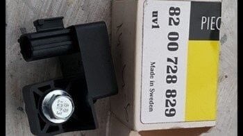 Megane 2-II Yan Hava Yastık Kaptörü (2003-2010) 8200728829 -Renault Mais