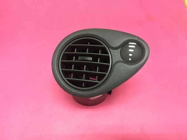 Clio 3-III Ön Göğüs Sağ Yan Torpido Havalandırma Izgarası (Parlak) 7701061212 -Orjinal Yedek Parça